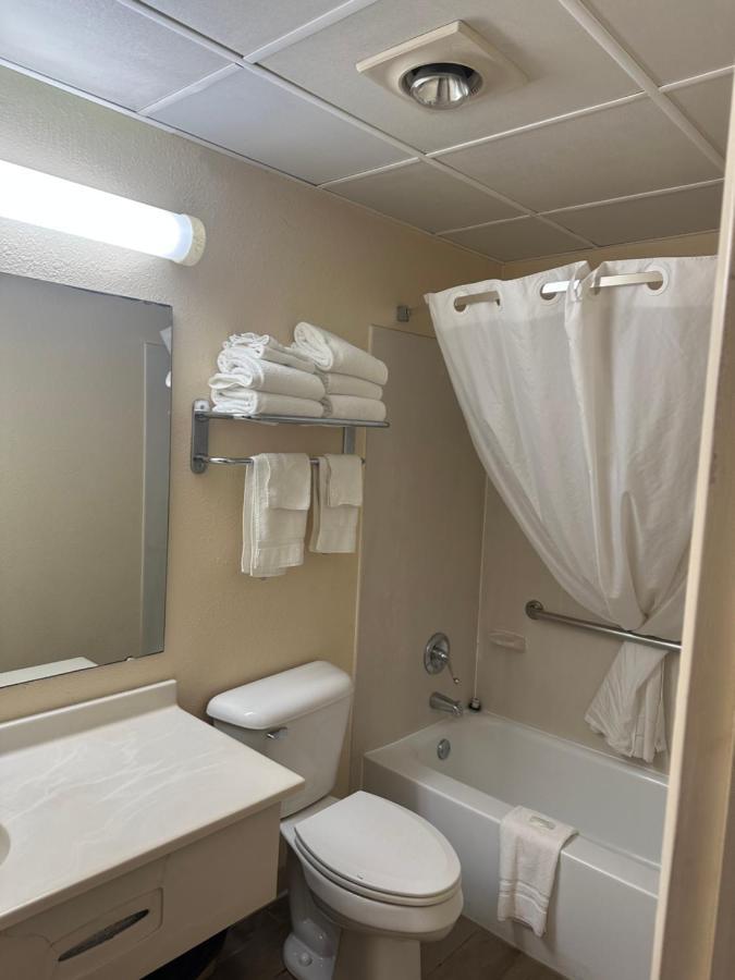 Big Bend Traveler'S Inn Great Bend Εξωτερικό φωτογραφία