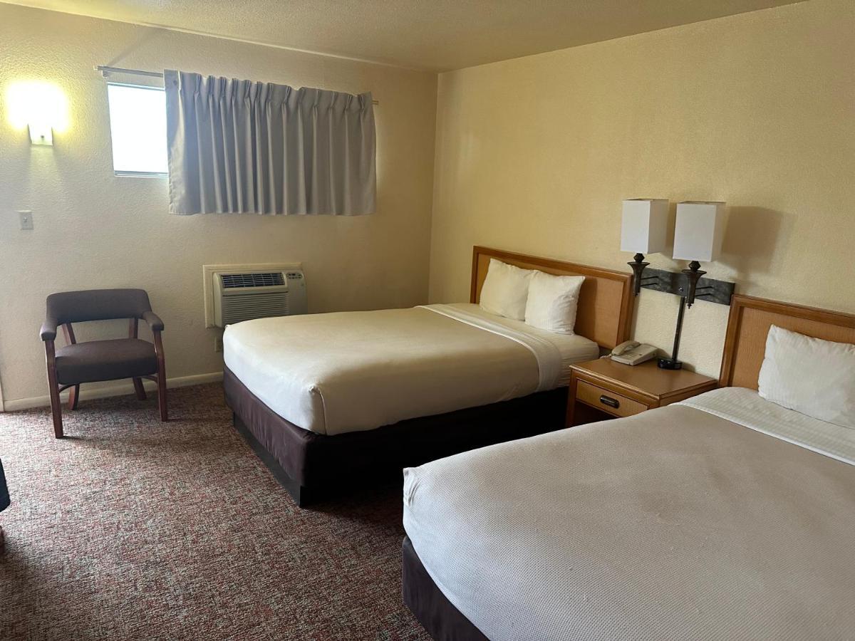 Big Bend Traveler'S Inn Great Bend Εξωτερικό φωτογραφία
